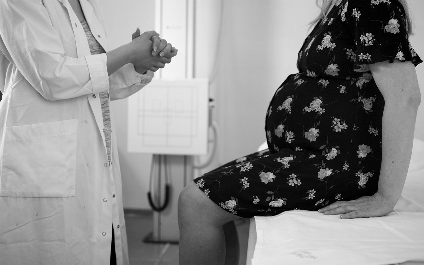 pregnant women at doctor's